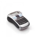 ETICHETTATORE DYMO LM 220P PORTATILEﾸ Utilizza nastri da 6/9/12 mmﾸ Stampa fino a 2 righeﾸ Alimentatore CA compatibile