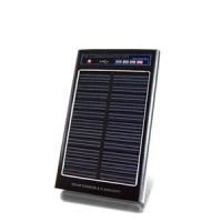 CARICA BATTERIE SOLARE CON LUCE A 3 LED fino a 9 Volt Alimenta Mp3 - Mp4 - Digital Camera - Pda - Gps - Mobile Phone